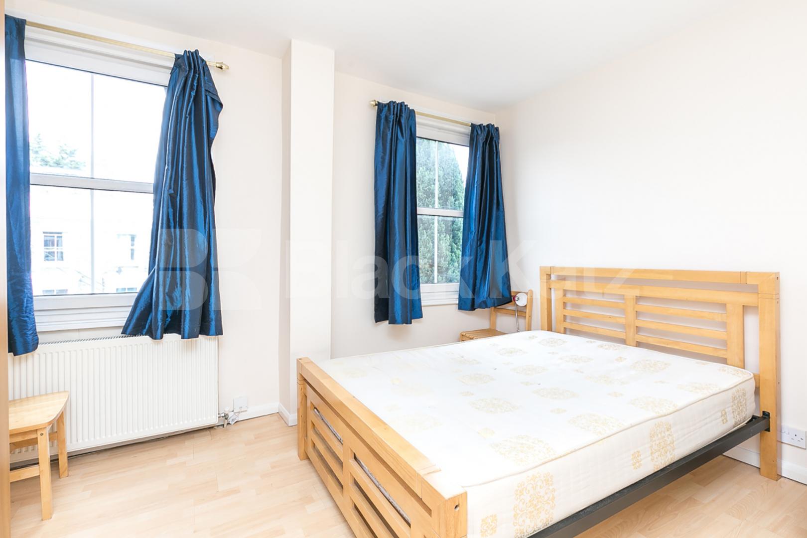 Top floor 3 bedroom apartment located within easy reach of local amenities  Annette Road, Holloway